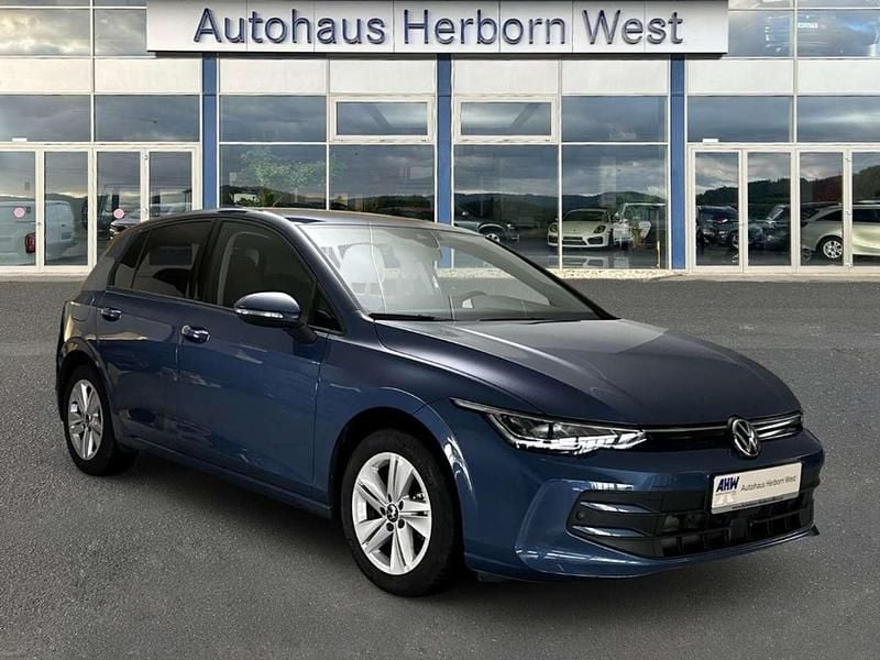 Gebraucht VW Golf VIII Life 150 PS (110 kW) 2025 Blau Limousine