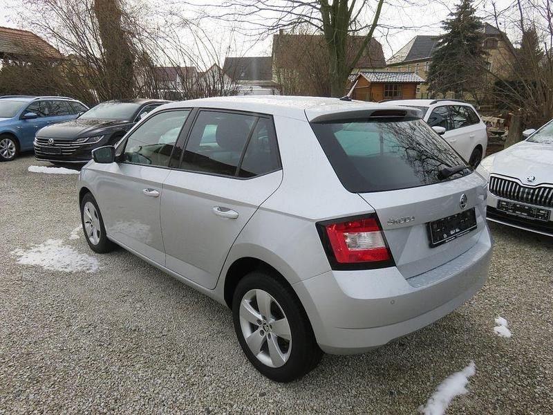 Gebraucht Skoda Fabia Style 90 PS (66 kW) 2014 Silber Limousine