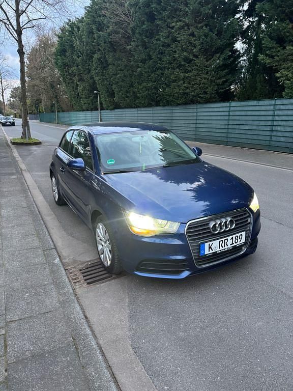 Gebraucht Audi A1 Attraction 105 PS (77 kW) 2011 Blau Kleinwagen