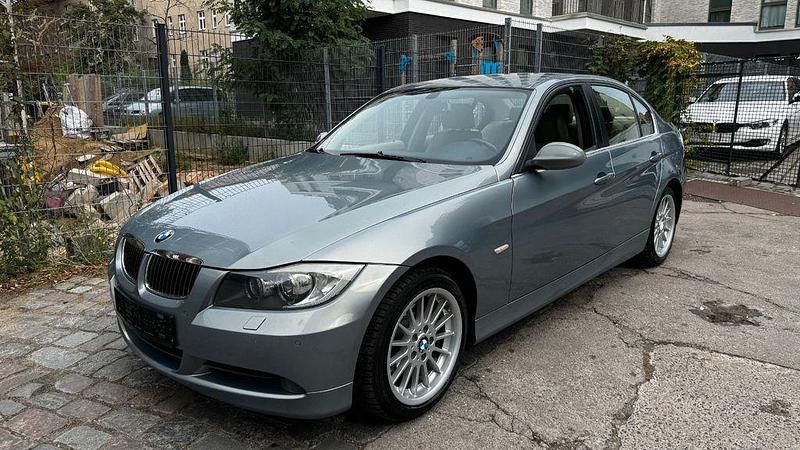 Gebraucht BMW 325 Sport Line 218 PS (160 kW) 2005 Grau Limousine