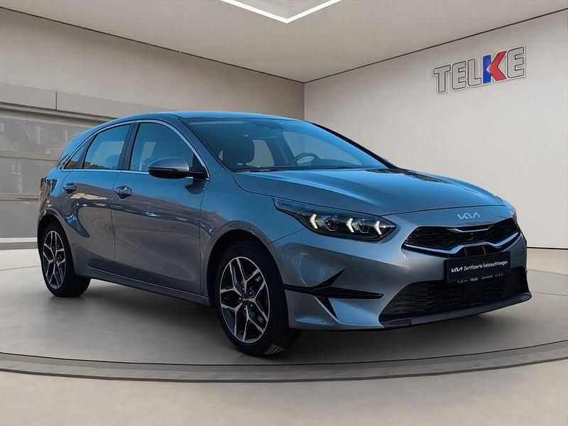 Gebraucht Kia Ceed Spirit 160 PS (117 kW) 2023 Silber Kleinwagen