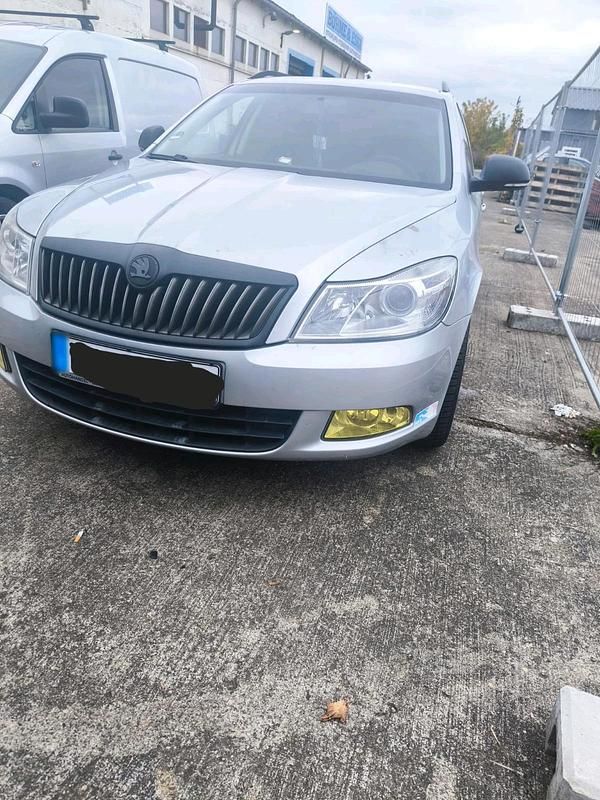 Gebraucht Skoda Octavia 160 PS (117 kW) 2009 Grau Kombi