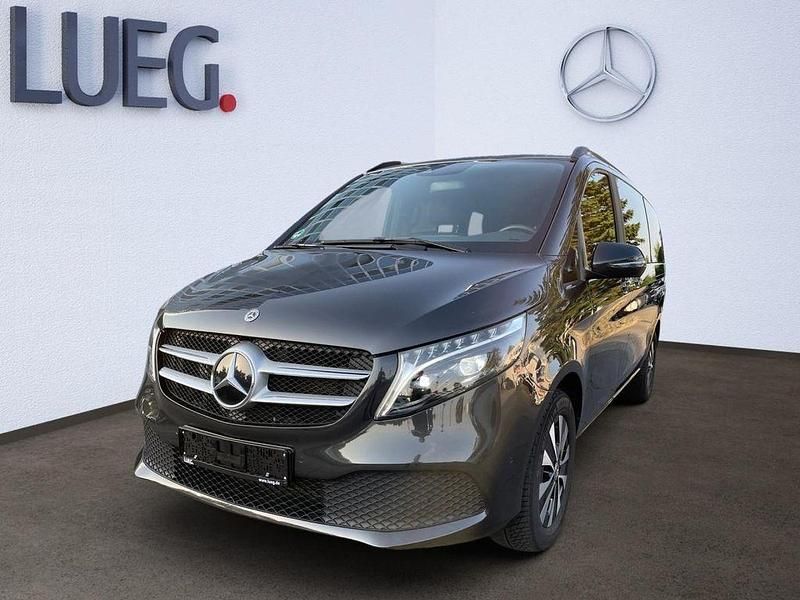 Graphitgrau metallic Gebraucht 2024 Mercedes V250 Van / Kleinbus | 71.850 € (Fairer Preis) - Bild 1/4