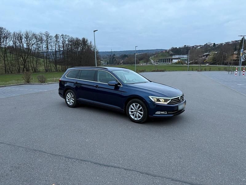 Gebraucht VW Passat 150 PS (110 kW) 2018 Blau Kombi