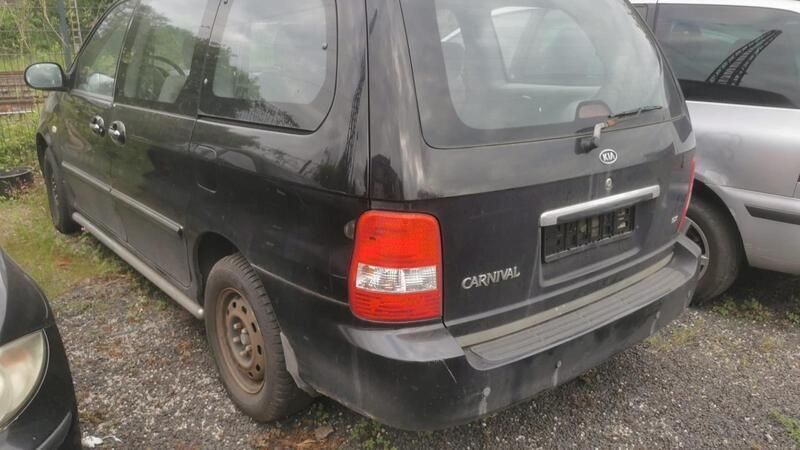Schwarz Gebraucht 2006 Kia Carnival 2 Van / Kleinbus | 900 € - Bild 1/4