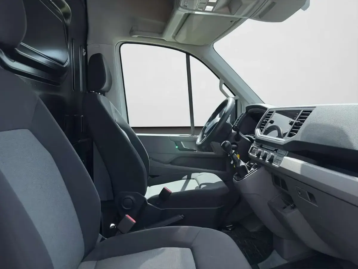 Gebraucht VW Crafter R 140 PS (102 kW) 2023 Candyweiß Van