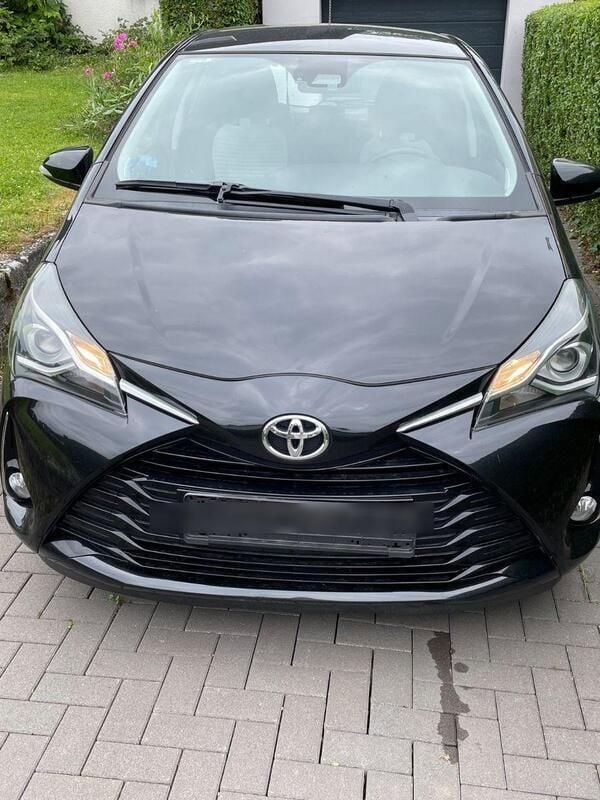 Schwarz Gebraucht 2018 Toyota Yaris Team Kleinwagen | 9.800 € (Fairer Preis) - Bild 1/4