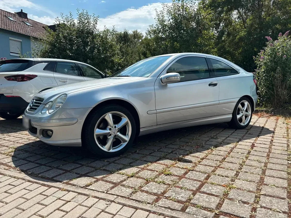 Gebraucht Mercedes C200 163 PS (119 kW) 2005 Silber Coupé