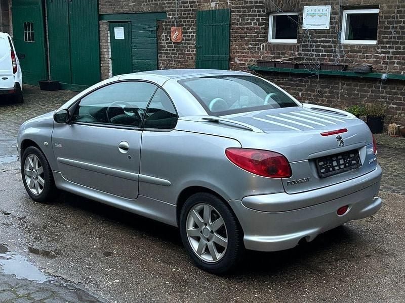 Gebraucht Peugeot 206 CC Quiksilver 109 PS (80 kW) 2007 Silber Cabrio