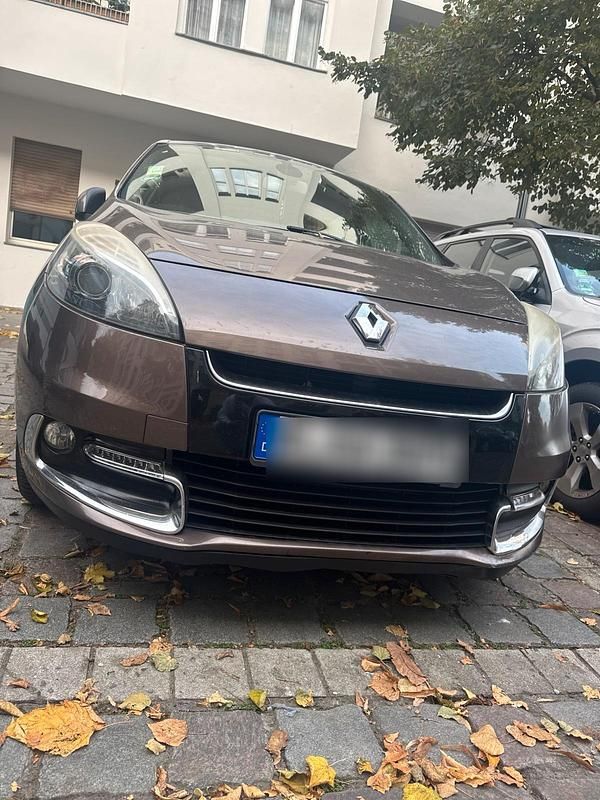 Braun Gebraucht 2012 Renault Scénic III Van / Kleinbus | 4.299 € (Teuer) - Bild 1/4