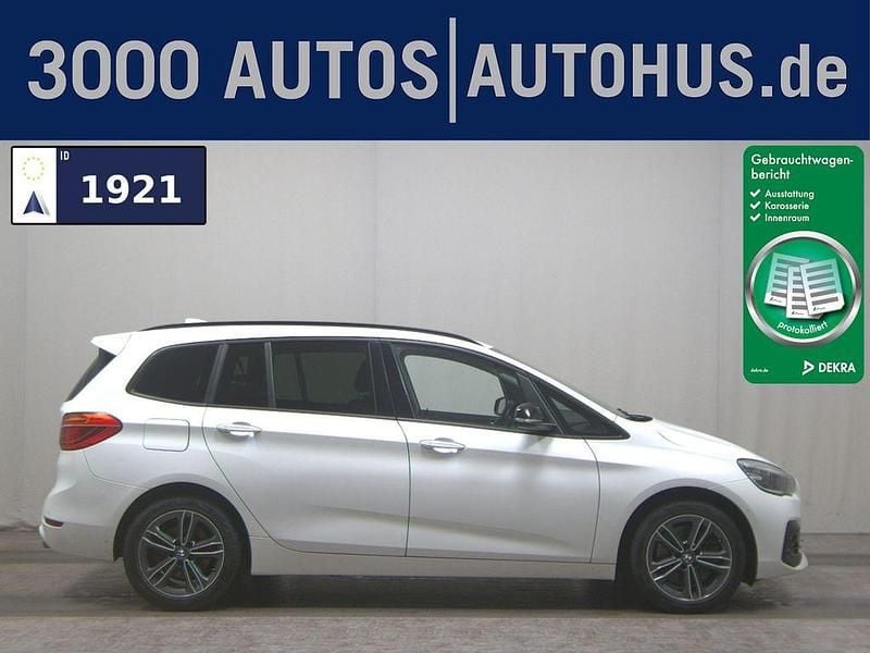 Weiß Gebraucht 2021 BMW 220 Gran Tourer Sport Line Van / Kleinbus | 14.980 € (Superpreis) - Bild 1/4