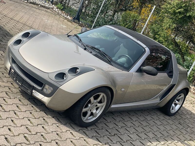Grau Gebraucht 2004 Smart Roadster Cabrio | 3.999 € (Fairer Preis) - Bild 1/4