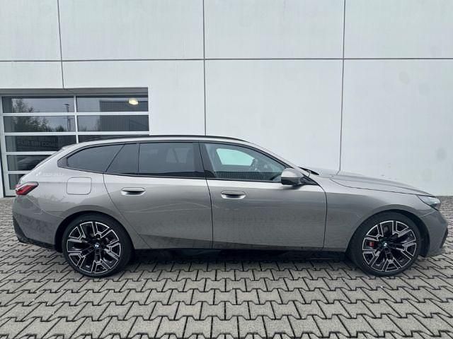 Gebraucht BMW 540 Performance 286 PS (210 kW) 2026 Grau Kombi