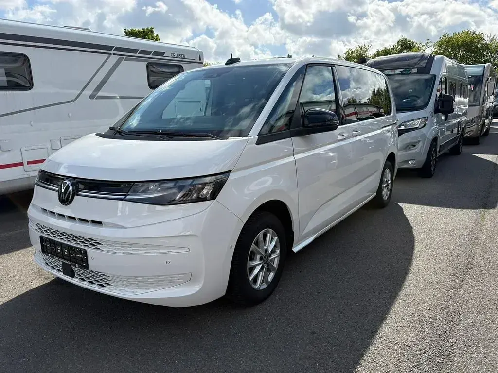 Gebraucht VW Multivan 150 PS (110 kW) 2024 Weiß Van / Kleinbus