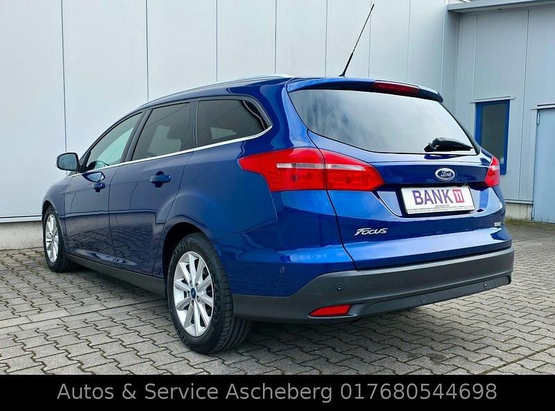 Gebraucht Ford Focus Titanium 125 PS (91 kW) 2016 Blau Kombi
