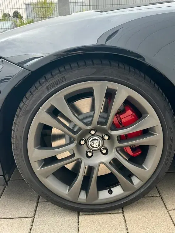 Używany Jaguar XKR R 551 KM (405 kW) 2012 Czarny Coupe