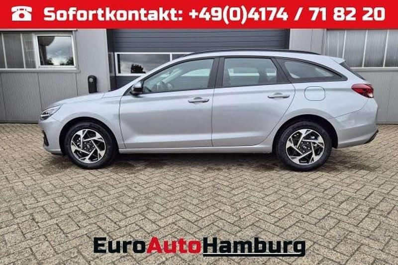 Shimmering silver metallic Neu 2025 Hyundai i30 Kombi | 23.090 € (Guter Preis) - Bild 1/4