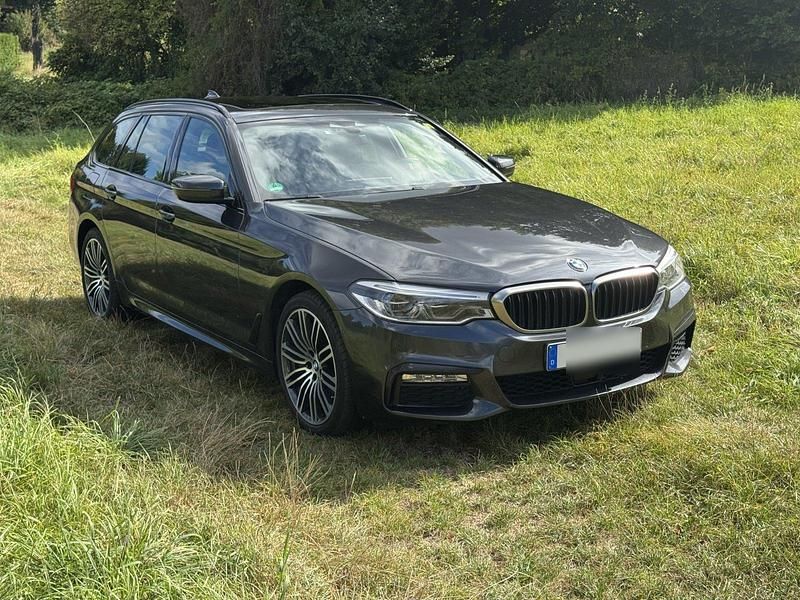 Grau Gebraucht 2018 BMW 540 M Sport Kombi | 29.999 € (Fairer Preis) - Bild 1/4