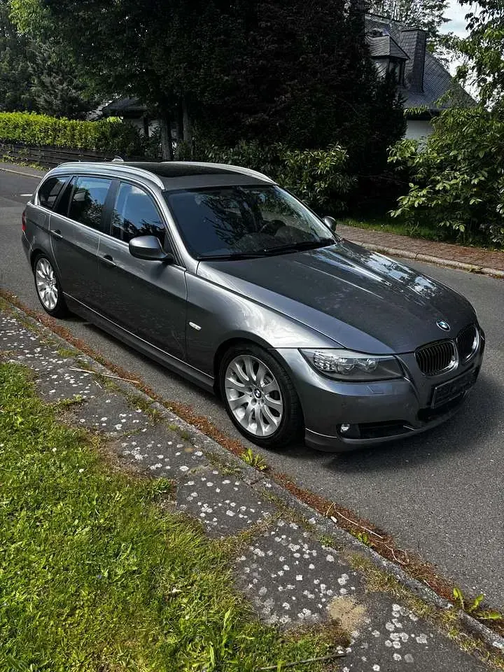 Gebraucht BMW 330 245 PS (180 kW) 2012 Grau Kombi