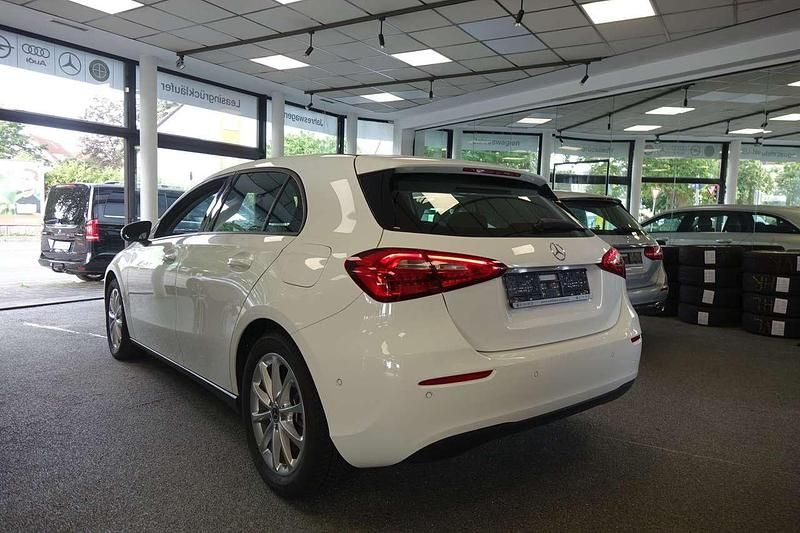 Gebraucht Mercedes A200 163 PS (119 kW) 2024 Weiß Limousine