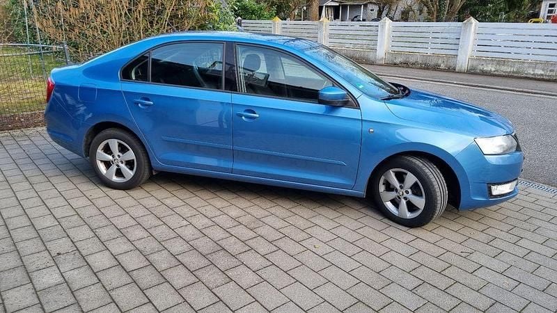 Gebraucht Skoda Rapid Ambition 105 PS (77 kW) 2012 Blau Kleinwagen