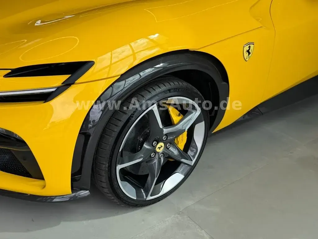 Neu Ferrari Purosangue 725 PS (533 kW) 2026 Gelb SUV