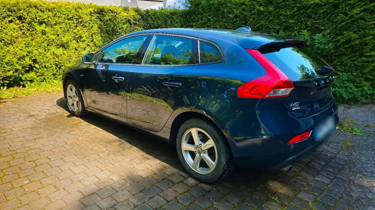 Gebraucht Volvo V40 You! 150 PS (110 kW) 2014 Blau Kleinwagen