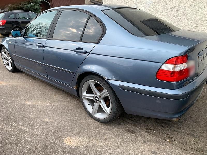 Gebraucht BMW 318 143 PS (105 kW) 2002 Blau Limousine