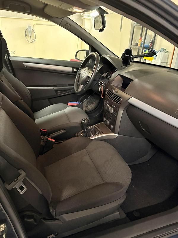 Blau Gebraucht 2007 Opel Astra Kleinwagen | 2.700 € (Fairer Preis) - Bild 1/4