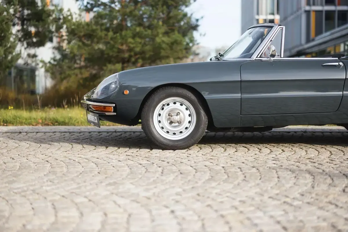 Gebraucht Alfa Romeo Spider Veloce 109 PS (80 kW) 1969 Grau Cabrio