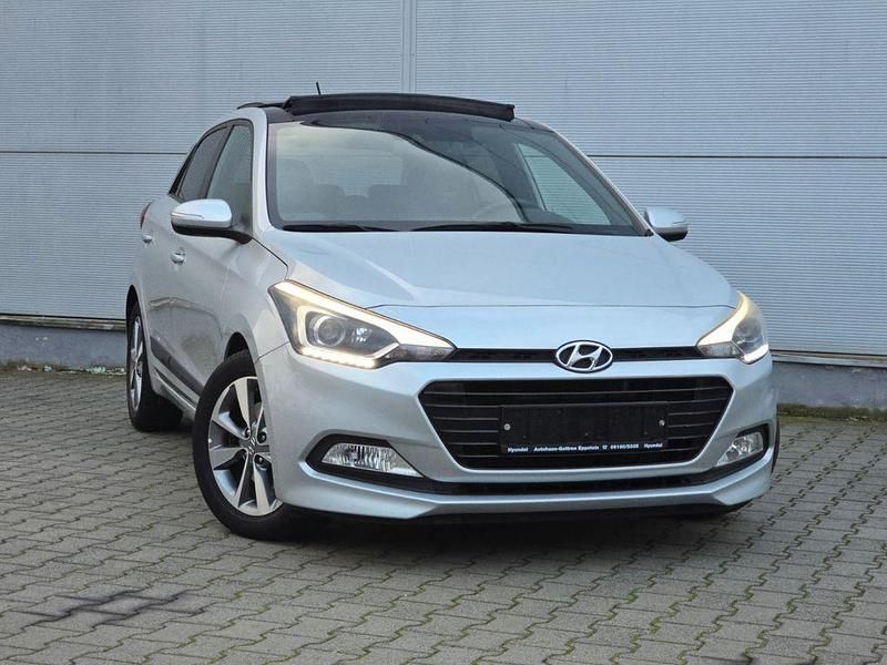 Silber Gebraucht 2016 Hyundai i20 Passion Limousine | 9.500 € (Fairer Preis) - Bild 1/4