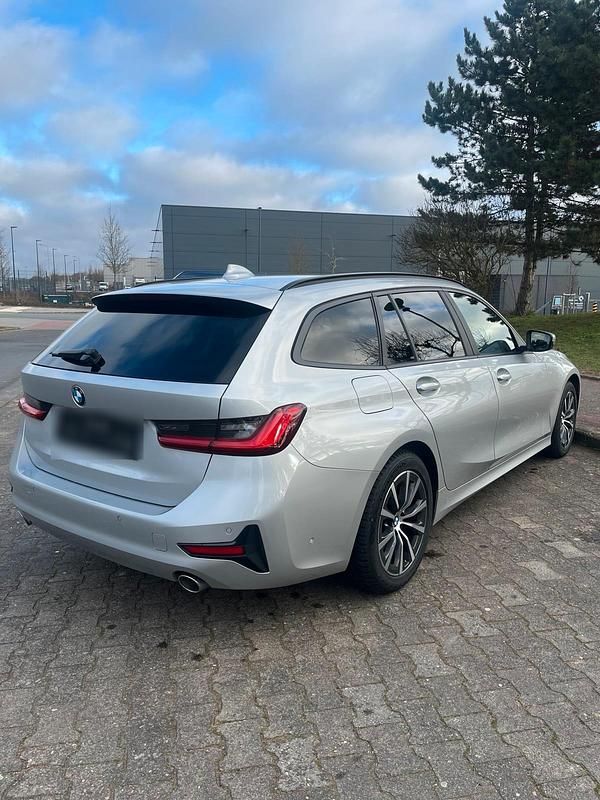 Gebraucht BMW 318 Advantage 150 PS (110 kW) 2021 Silber Kombi