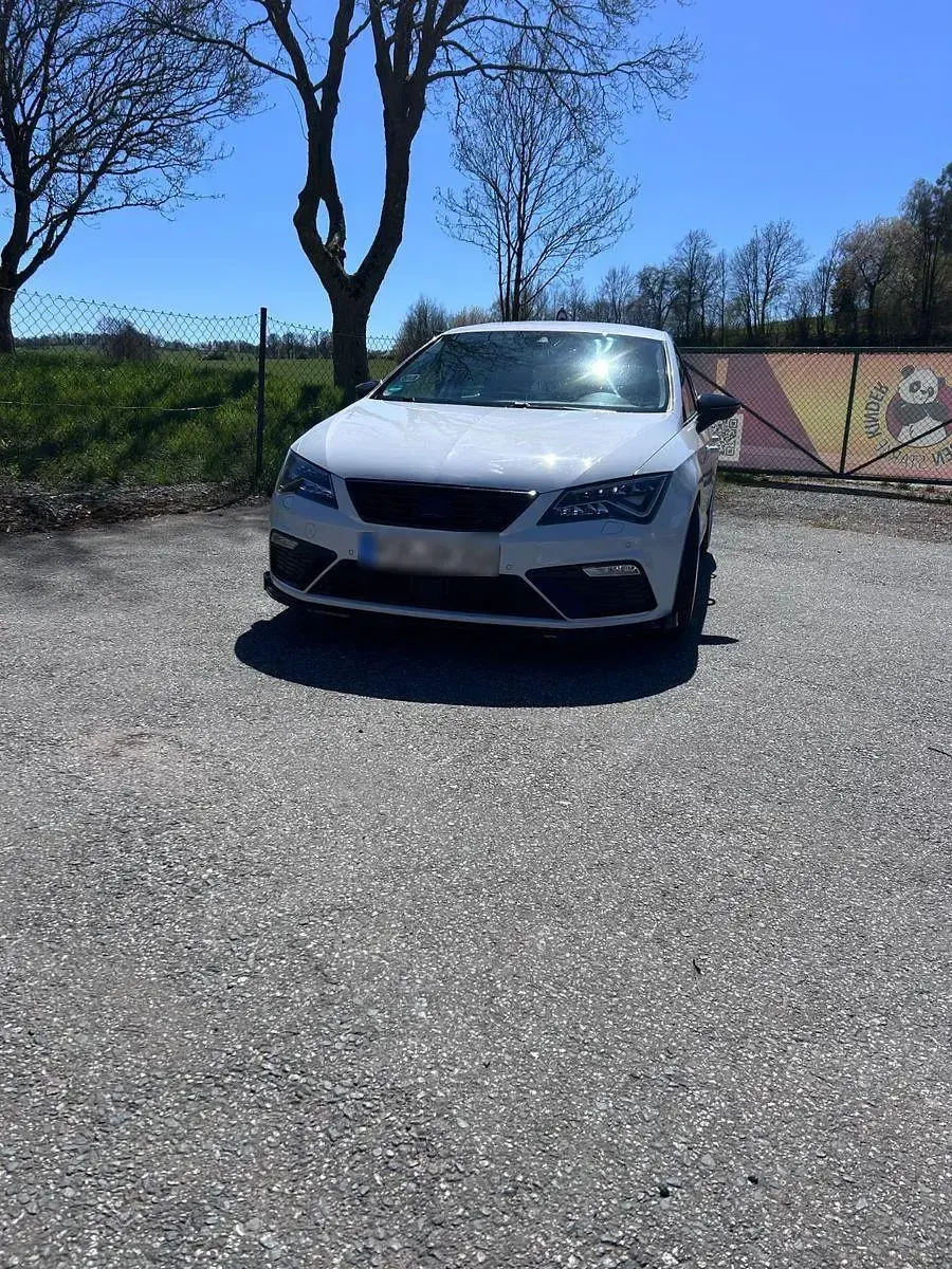 Używany Seat Leon FR 150 KM (110 kW) 2017 Biały Hatchback