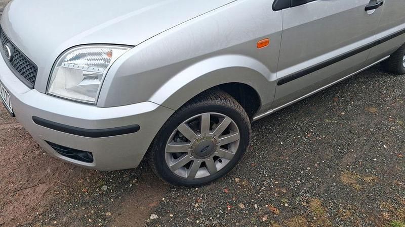 Gebraucht Ford Fusion Ambiente 101 PS (74 kW) 2003 Silber Kleinwagen