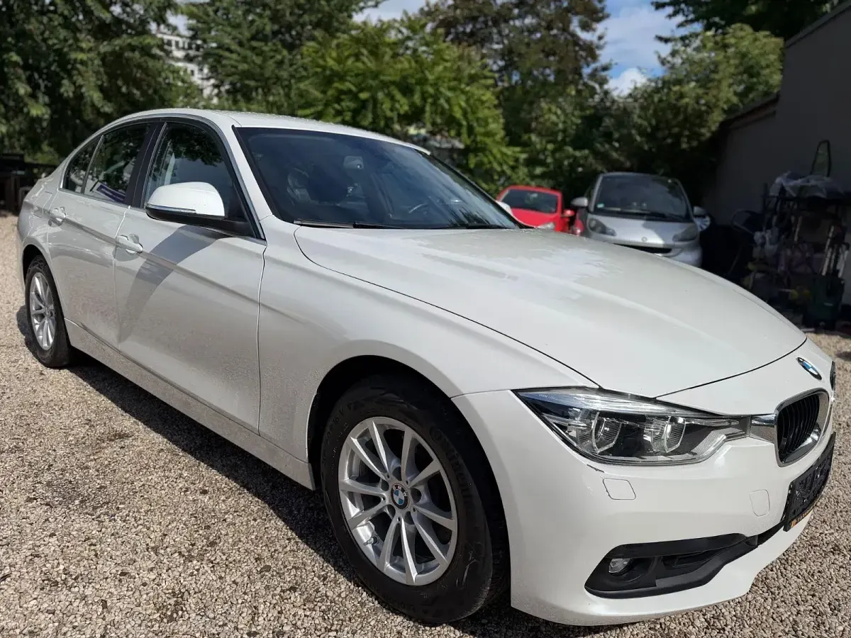 Gebraucht BMW 320 Advantage 190 PS (139 kW) 2017 Weiß Limousine