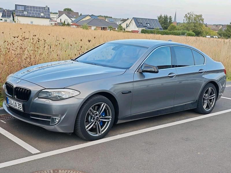 Grau Gebraucht 2010 BMW 525 Limousine | 12.000 € (Fairer Preis) - Bild 1/4