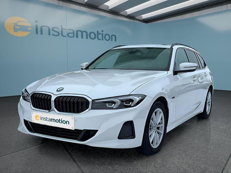 Weiß Gebraucht 2022 BMW 320e Kombi | 28.249 € (Fairer Preis) - Bild 1/4