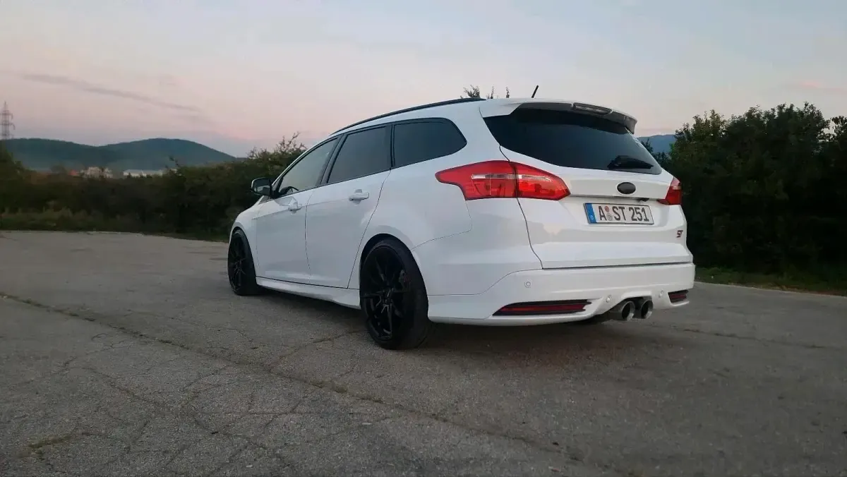 Gebraucht Ford Focus ST 250 PS (183 kW) 2018 Weiß Kombi