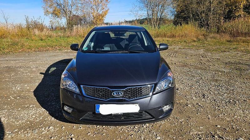 Gebraucht Kia Ceed Edition 7 90 PS (66 kW) 2012 Grau Kleinwagen
