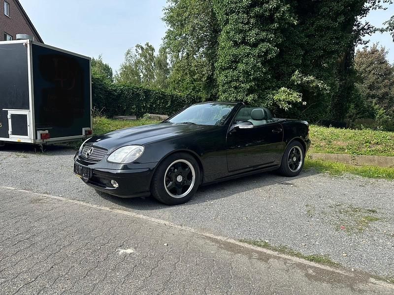 Silber Gebraucht 2001 Mercedes SLK200 Cabrio | 9.990 € (Teuer) - Bild 1/4