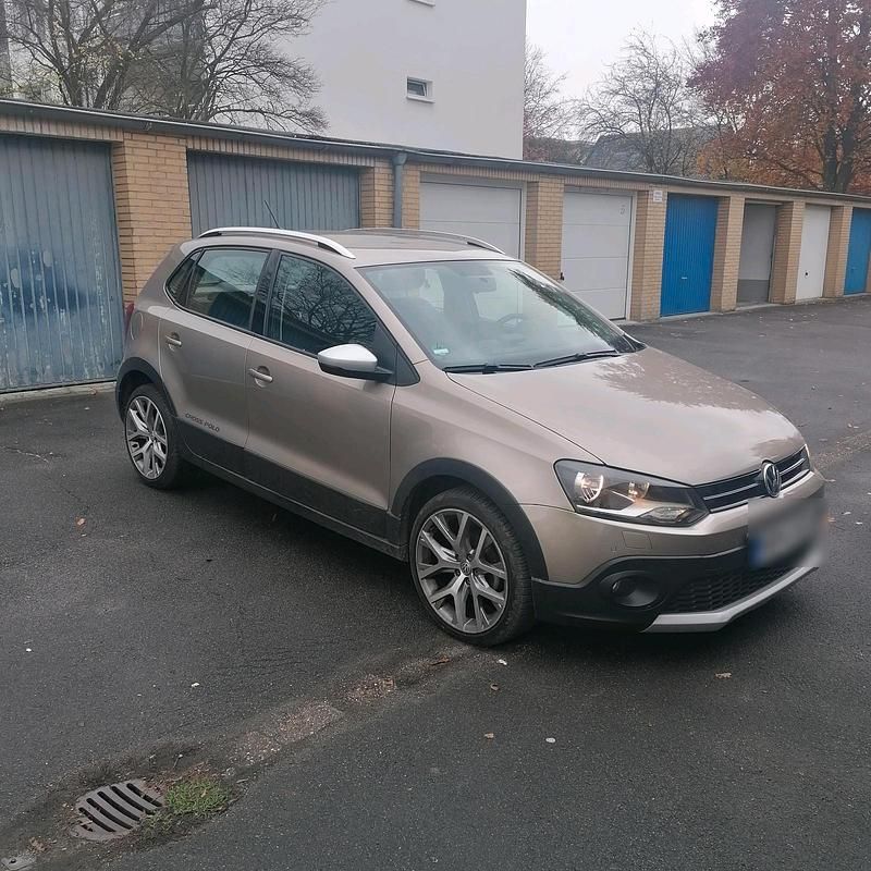 Beige Gebraucht 2016 VW Polo Cross Kleinwagen | 13.400 € (Etwas zu teuer) - Bild 1/4
