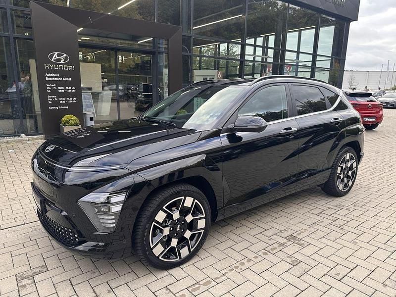 Abyss black Gebraucht 2024 Hyundai Kona Comfort SUV | 34.760 € (Fairer Preis) - Bild 1/4