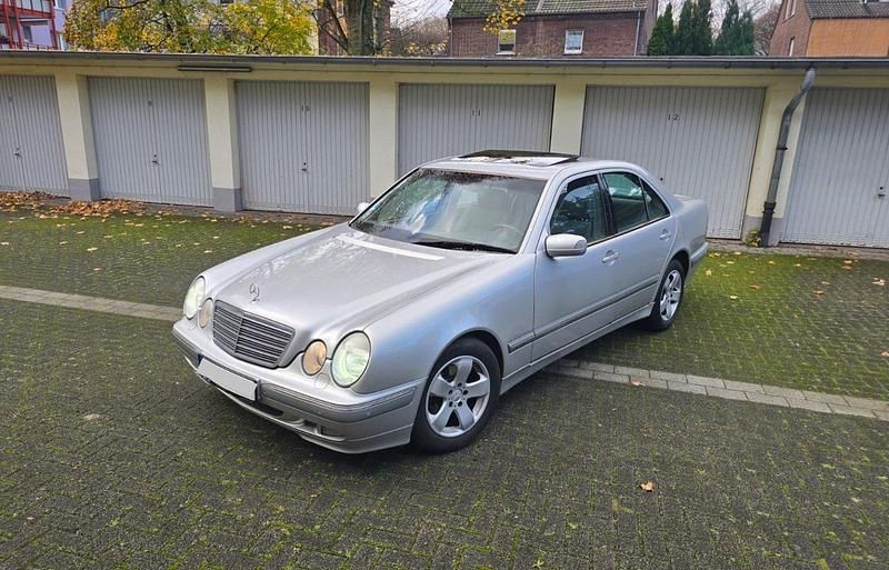 Gebraucht 1999 Mercedes E240 Limousine | 3.450 € - Bild 1/4