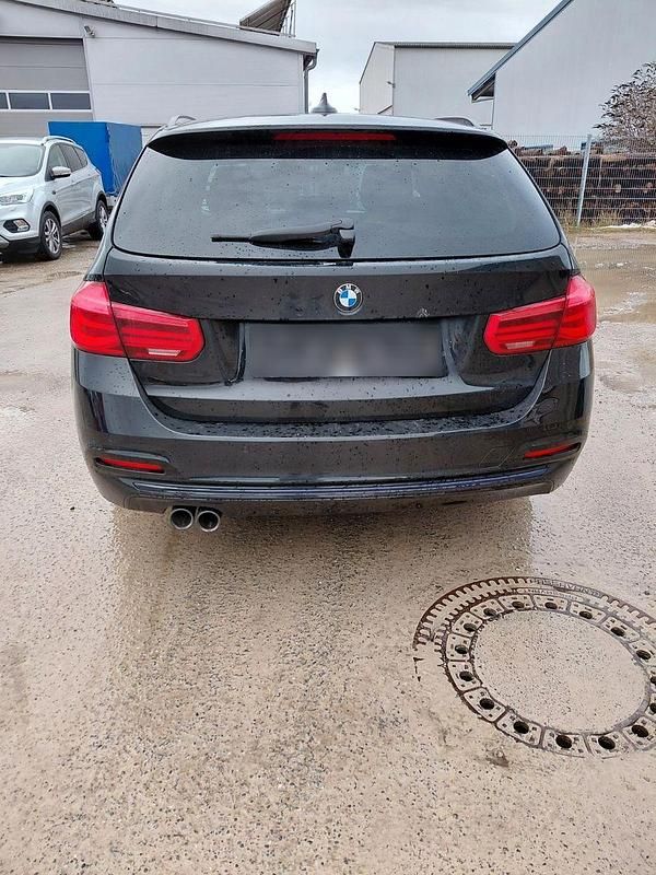Gebraucht BMW 320 Sport Line 190 PS (139 kW) 2015 Schwarz Kombi