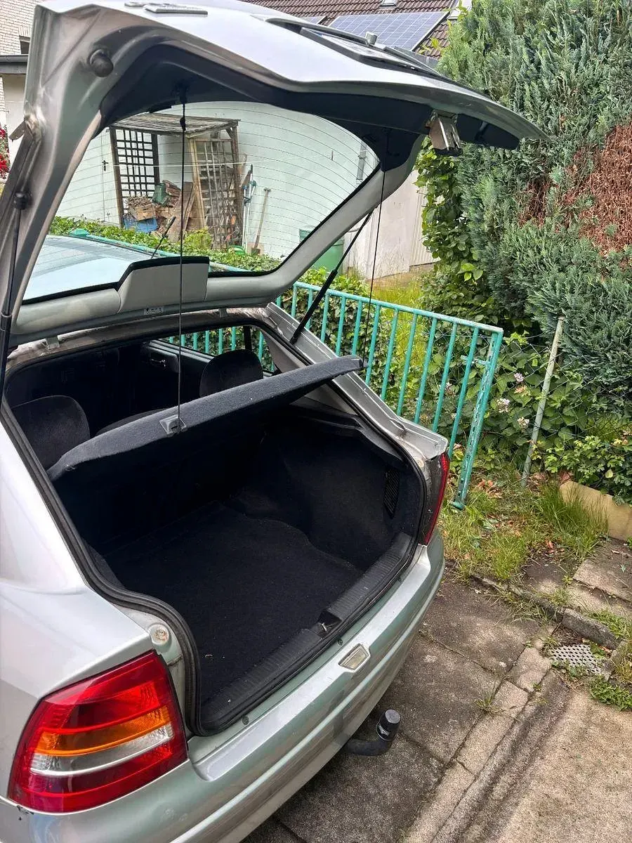 Gebraucht Opel Astra 75 PS (55 kW) 1999 Silber Limousine