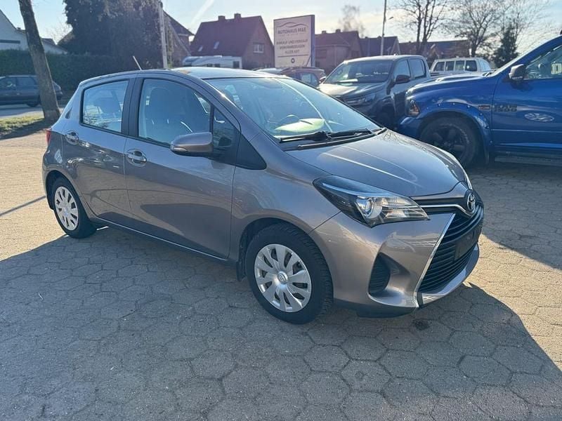 Gebraucht Toyota Yaris 99 PS (72 kW) 2015 Grau Kleinwagen