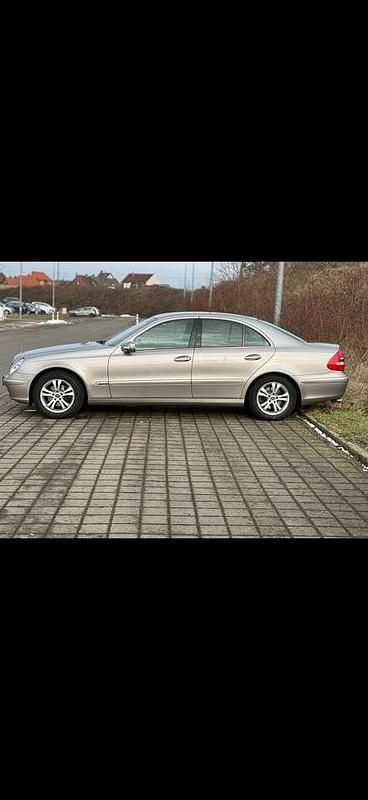 Gebraucht Mercedes E200 Elegance 163 PS (119 kW) 2005 Andere farben Limousine