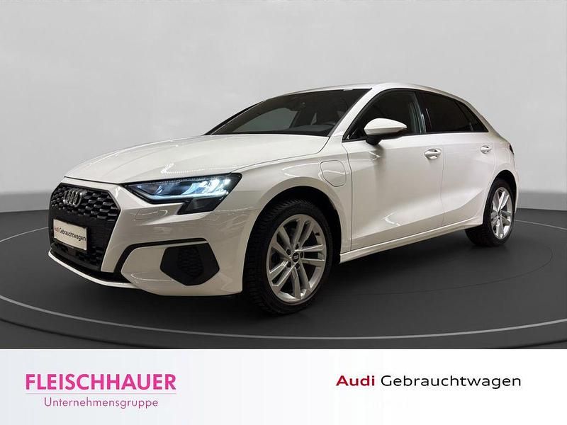 Weiss Gebraucht 2021 Audi A3 Sport Limousine | 23.990 € (Guter Preis) - Bild 1/4
