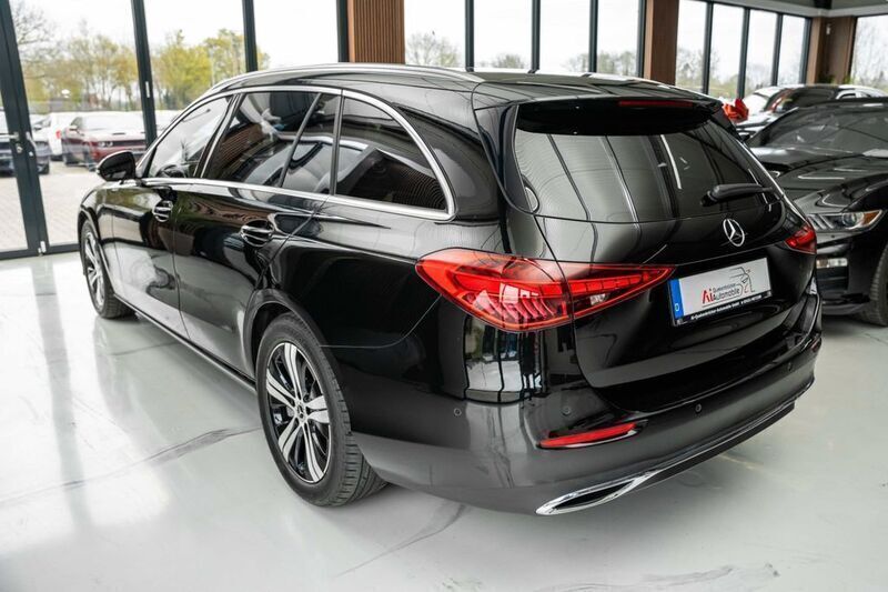 Gebraucht Mercedes C220 197 PS (144 kW) 2023 Ung. schwarz  unilack Kombi
