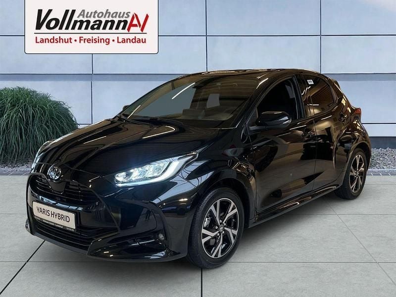 Schwarz Neu 2025 Toyota Yaris Hybrid Comfort Limousine | 27.499 € (Etwas zu teuer) - Bild 1/4
